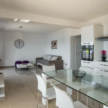 Stipe Apartment *