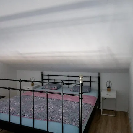 Apartment Stipe *