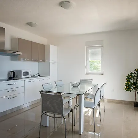 Apartment Stipe *
