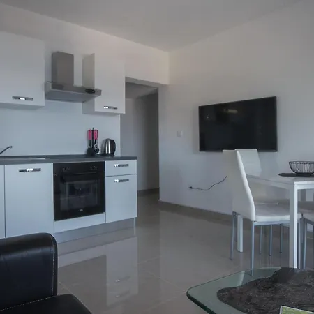 Apartment Stipe *