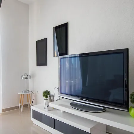 Stipe アパート イェセニツェ