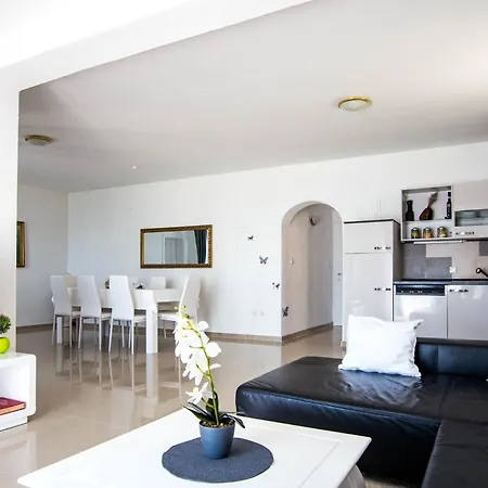 Stipe Apartment *